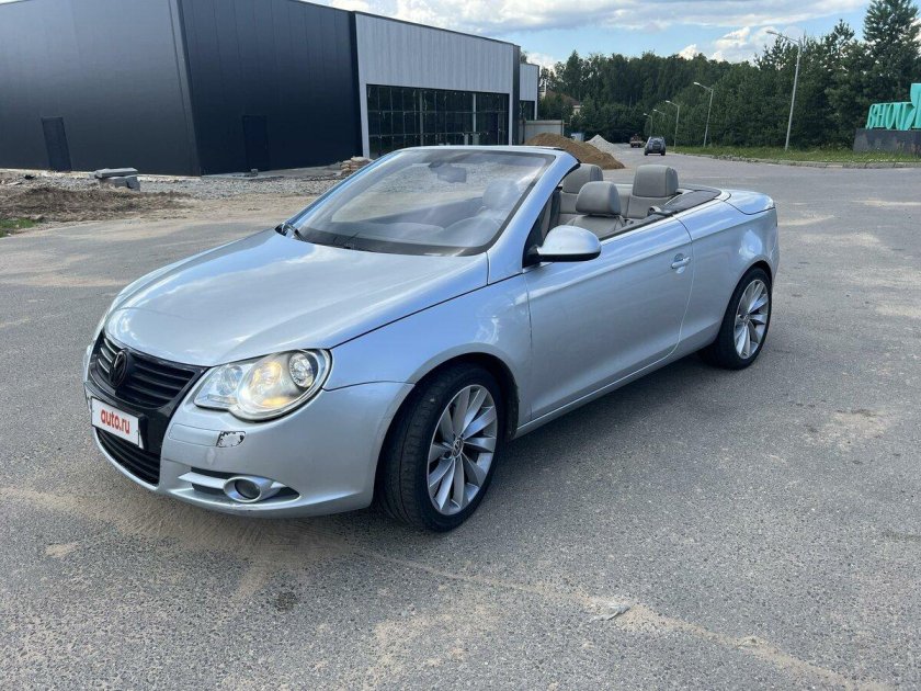 Серебристый фольксваген