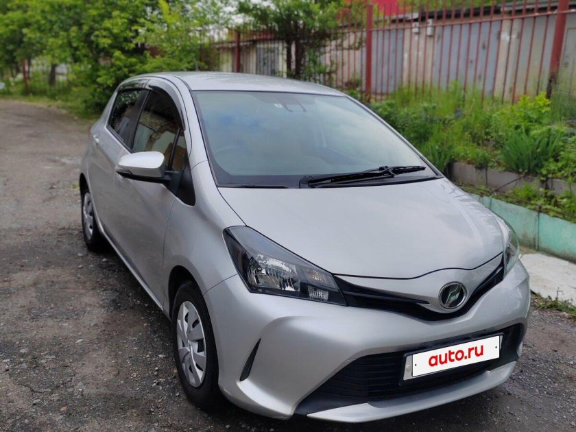 Тойота витц 2015