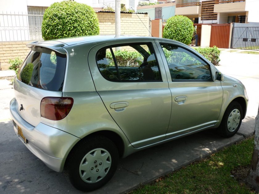 Тойота Витц 2000
