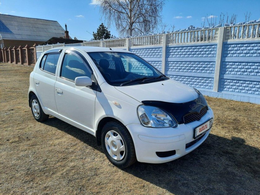 Тойота витц 2000