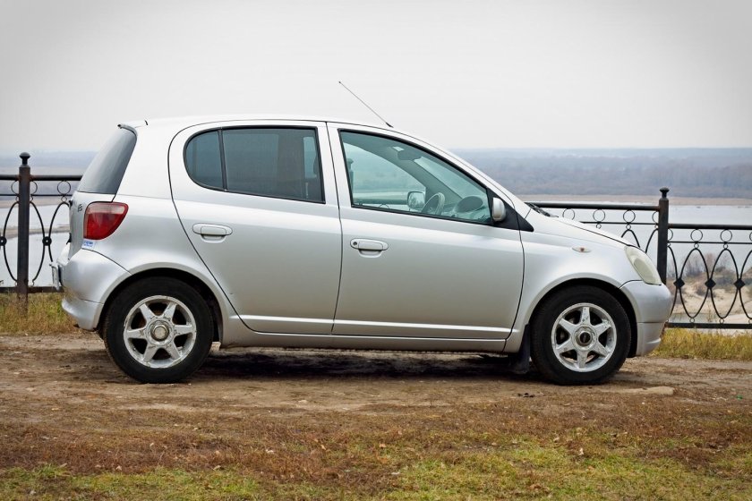 Тойота Витц 2000