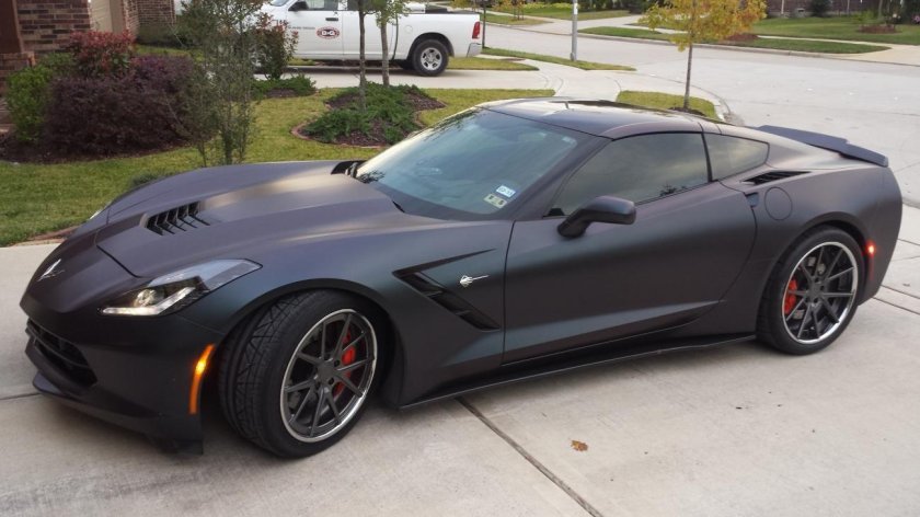 Чёрный Chevrolet Corvette c7