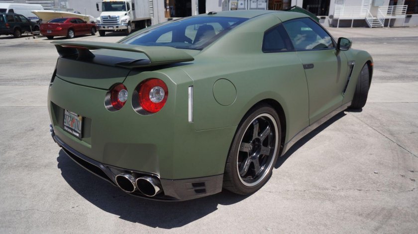 Nissan GTR 35 хаки