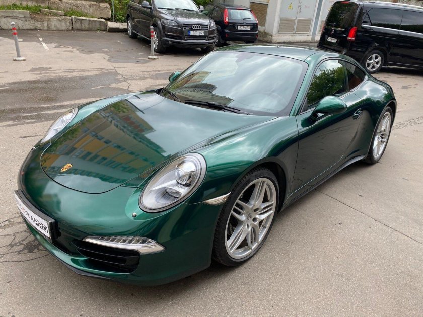 Порш зеленый переливающийся