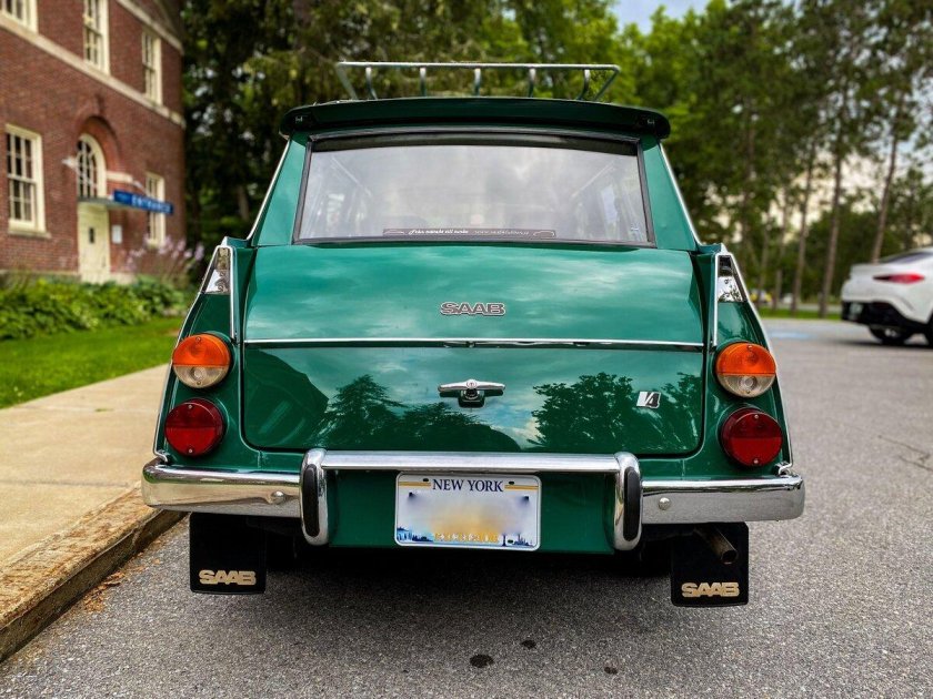 Автомобиль saab