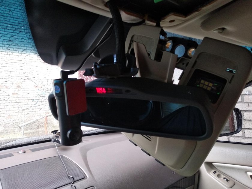 Видеорегистратор на Вольво хс90