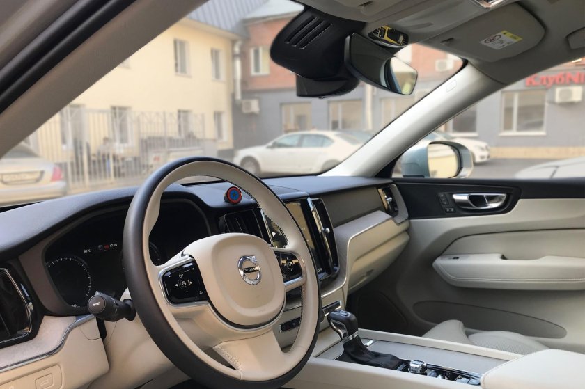 Volvo xc60 штатный видеорегистратор
