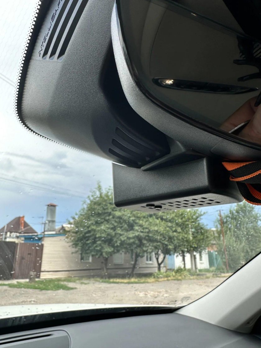 Видеорегистратор для джили атлас в штатное место