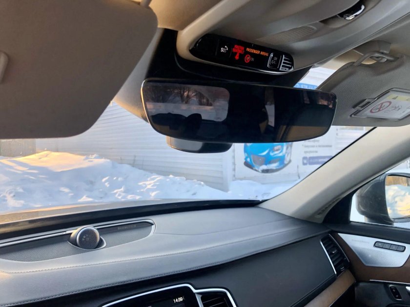 Видеорегистратор на Вольво хс90