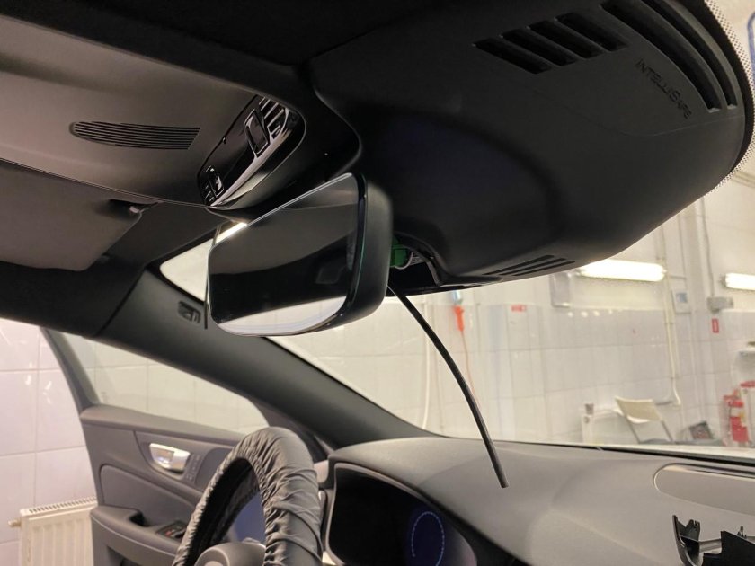 Volvo xc60 штатный видеорегистратор