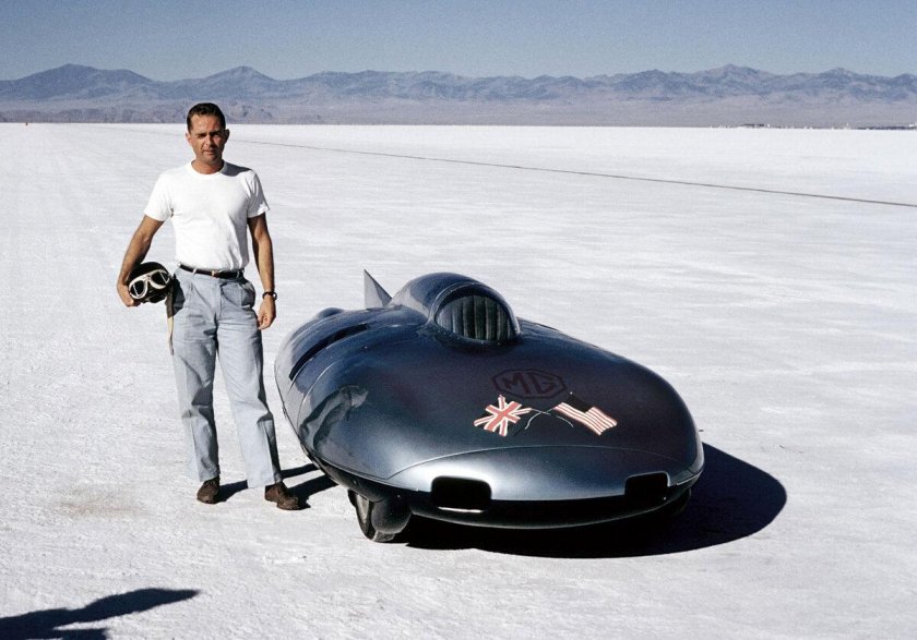 Машина похожая на летающую тарелку