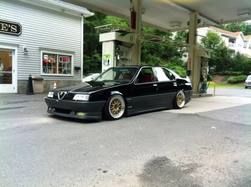 Alfa Romeo 164 stance