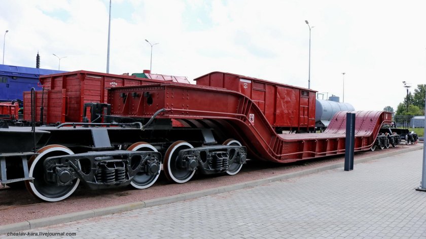 Восьмиосный вагон грузовой