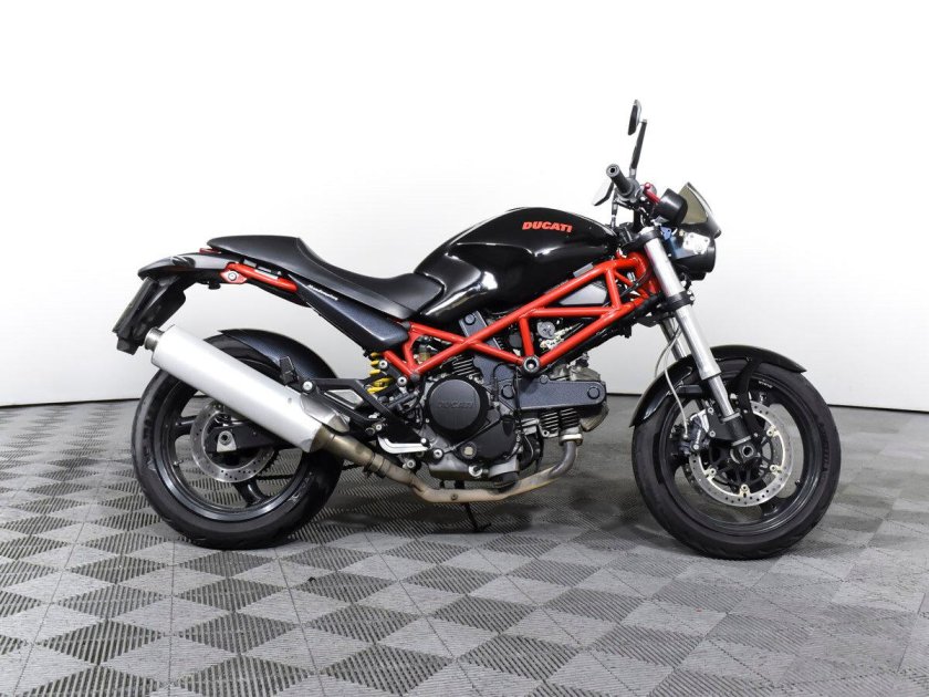 Ducati Monster 695
