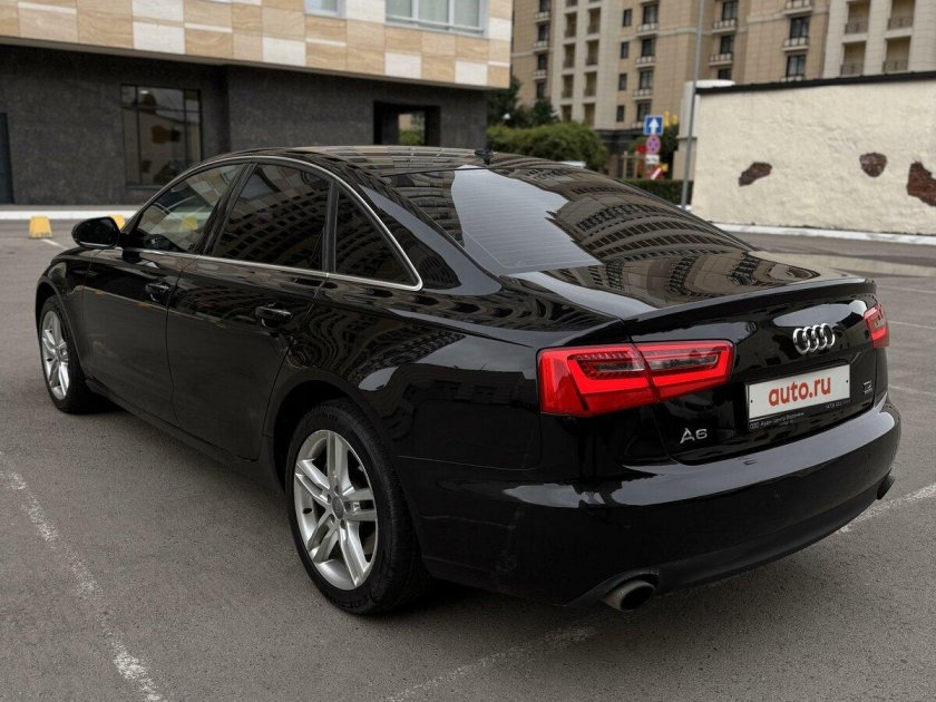 Черная ауди а 6