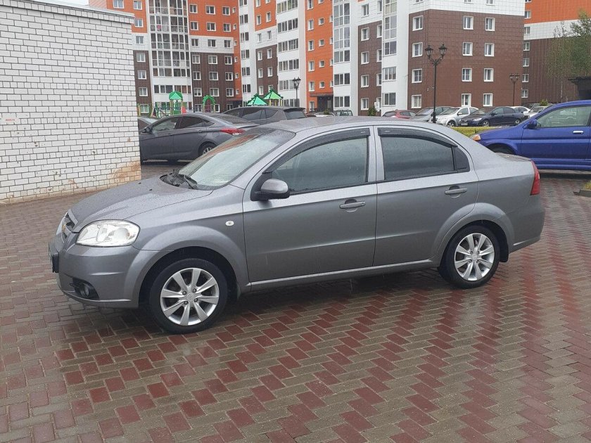 Шевроле Авео седан серый