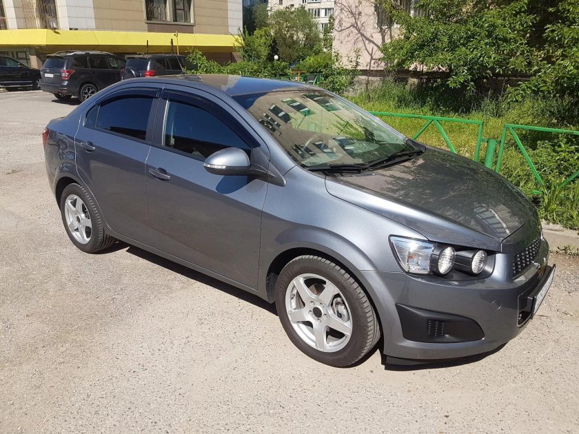 Шевроле Авео седан серый