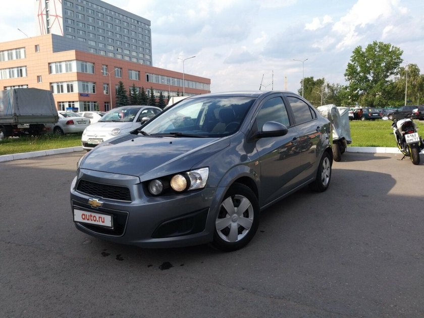 Шевроле Авео серая