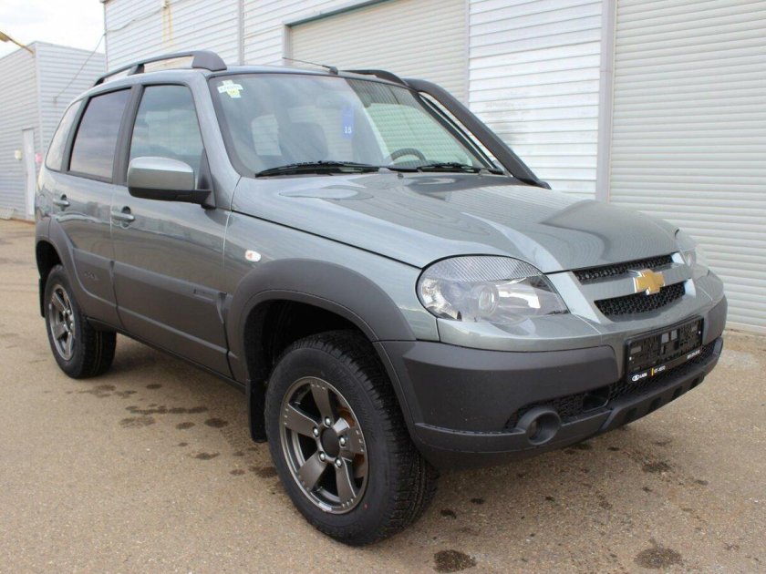 Нива Шевроле серая