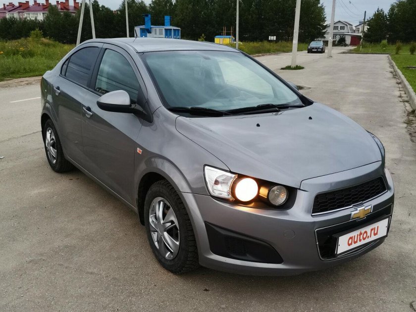 Шевроле серая