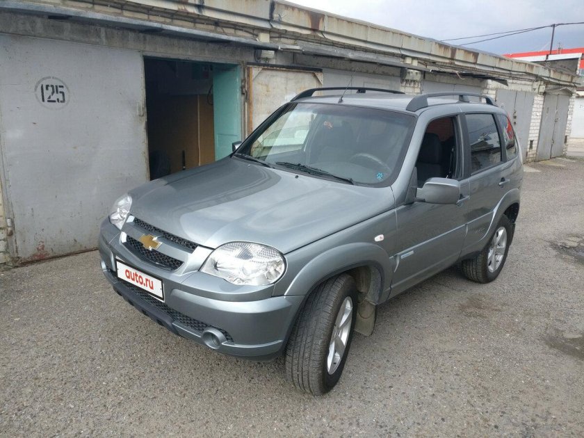 Chevrolet Niva 2012 темно серый