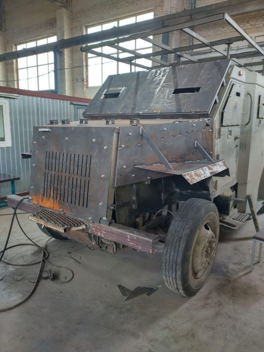 Инкассаторский автомобиль