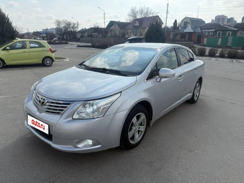 Тойота авенсис 2011