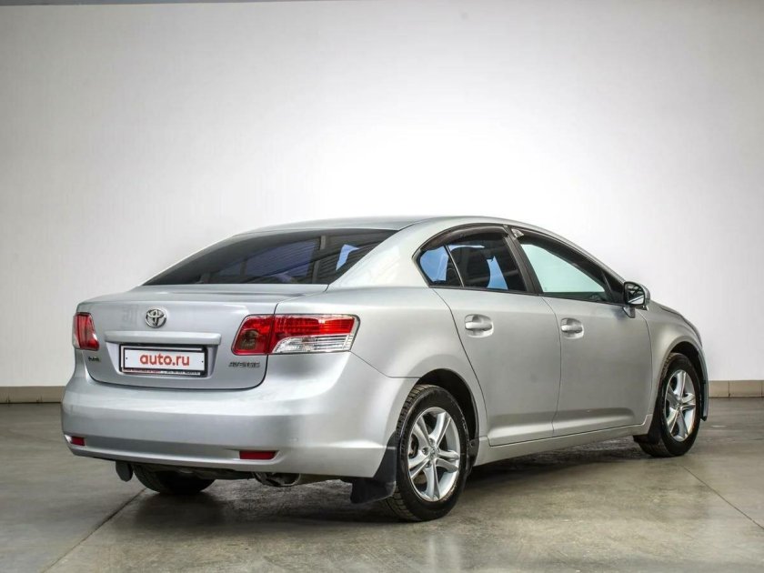 Тойота Авенсис седан 2009