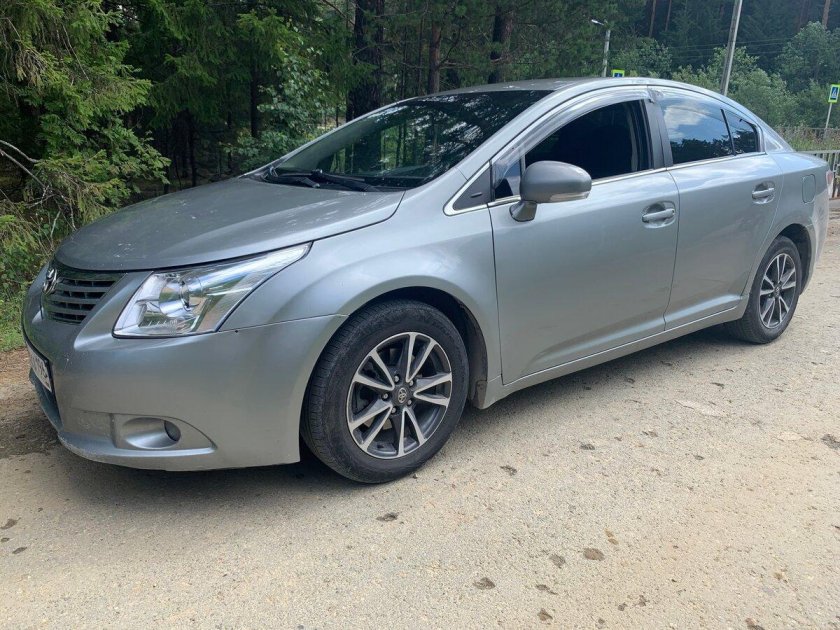 Авенсис 2009 года