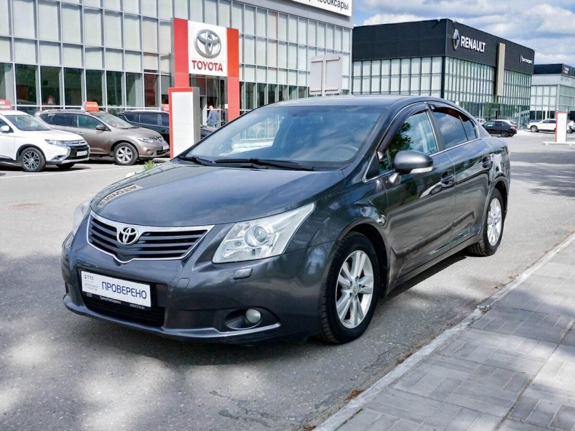 Тойота Авенсис черная