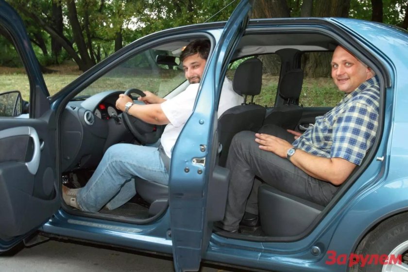 Рено Логан с водителем