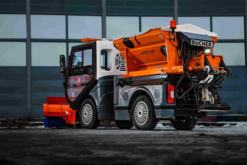 Вакуумная подметально уборочная машина