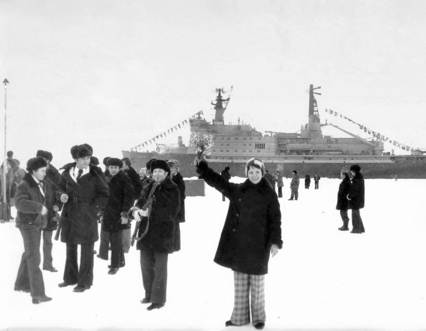 Ледокол Арктика на Северном полюсе 1977