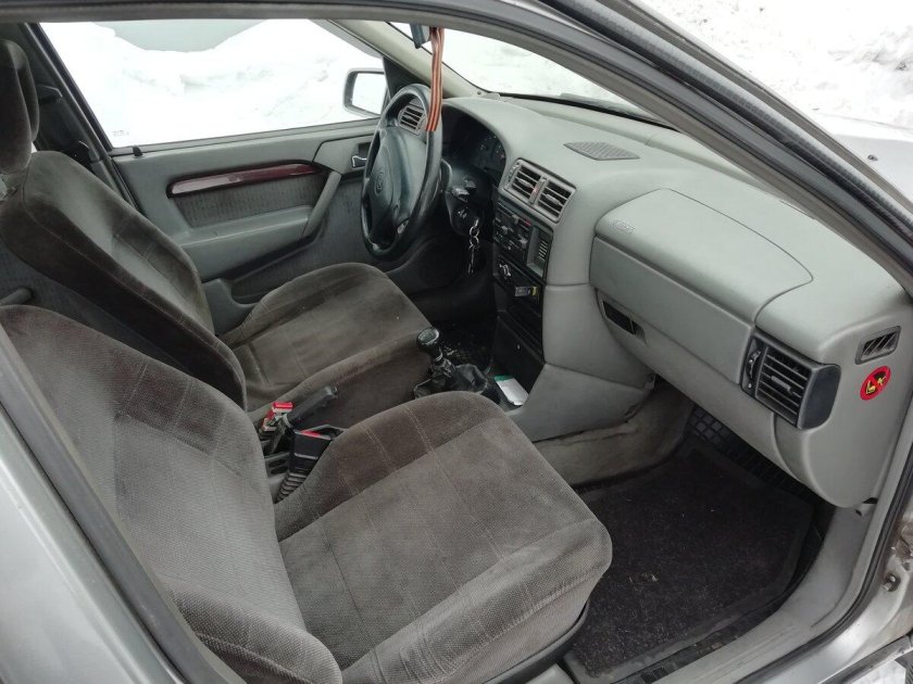 Opel Vectra a седан 1995 салон