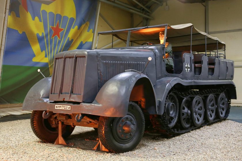 Немецкий полугусеничный тягач sd kfz 8