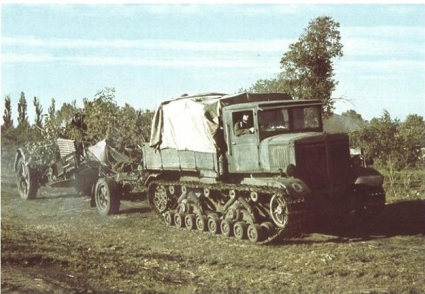 Артиллерийский тягач ВОРОШИЛОВЕЦ