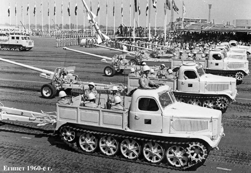 Гусеничный тягач атл