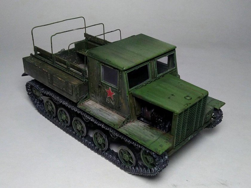 Советский артиллерийский тягач я-12