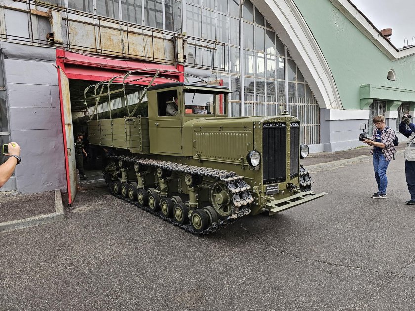 Артиллерийский тягач Коминтерн