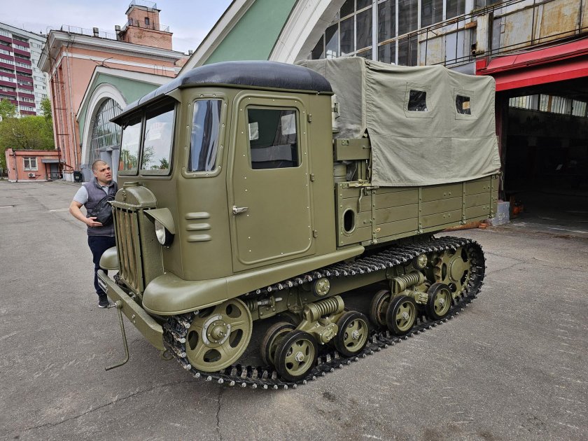 СТЗ-5 гусеничный тягач