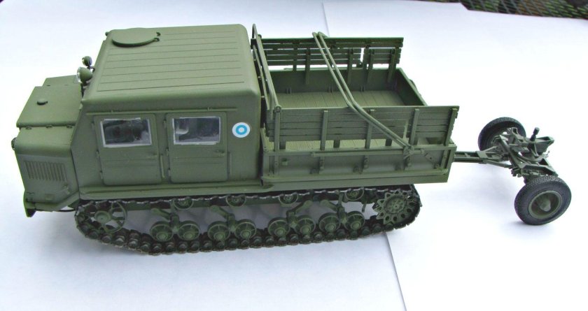 Гусеничный тягач АТС-712