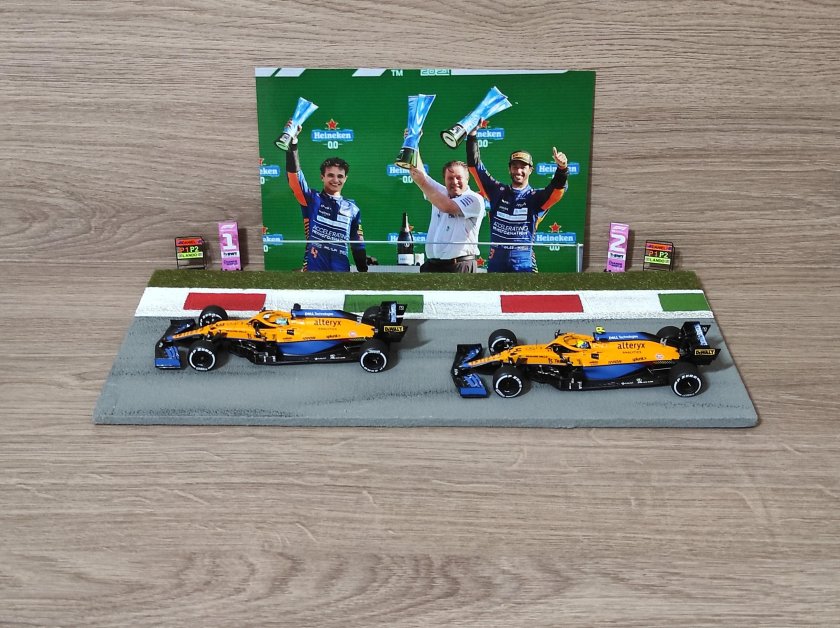 Модель автомобиля minichamps