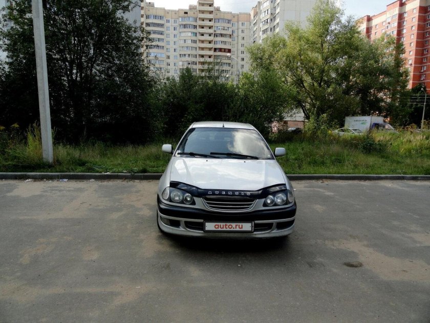 Тойота Авенсис 1999