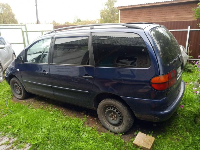 Фольксваген Шаран года выпуска