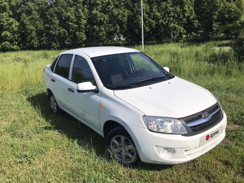 Лада Гранта 2012 белая