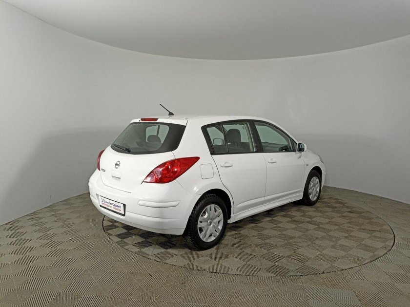 Nissan Tiida 2013 хэтчбек