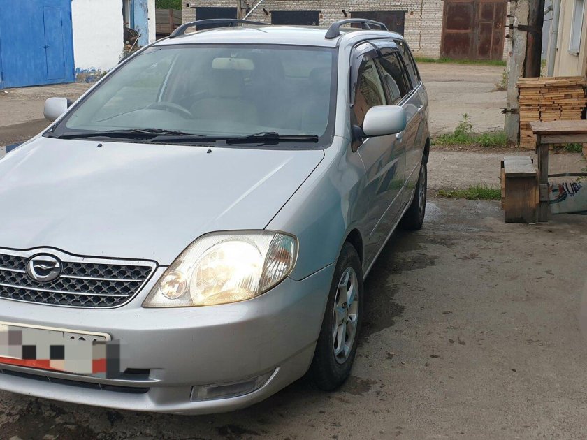 Тойота универсал серая