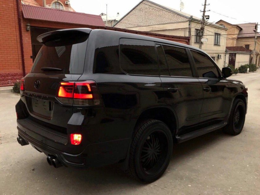 Ленд Крузер 200 черный тонированный