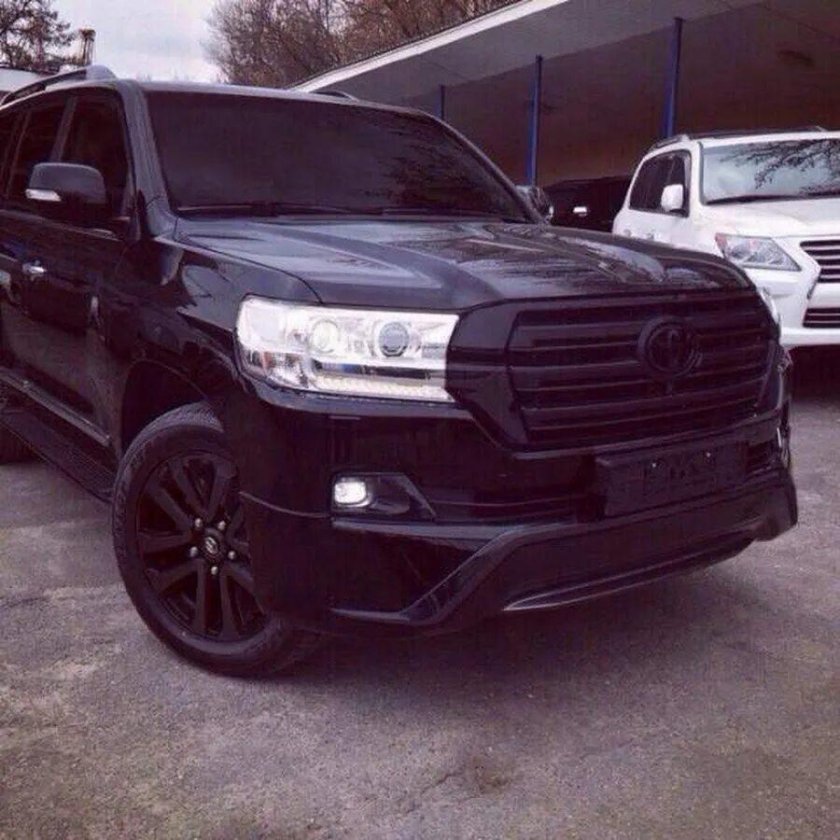 Toyota Land Cruiser 200 черный