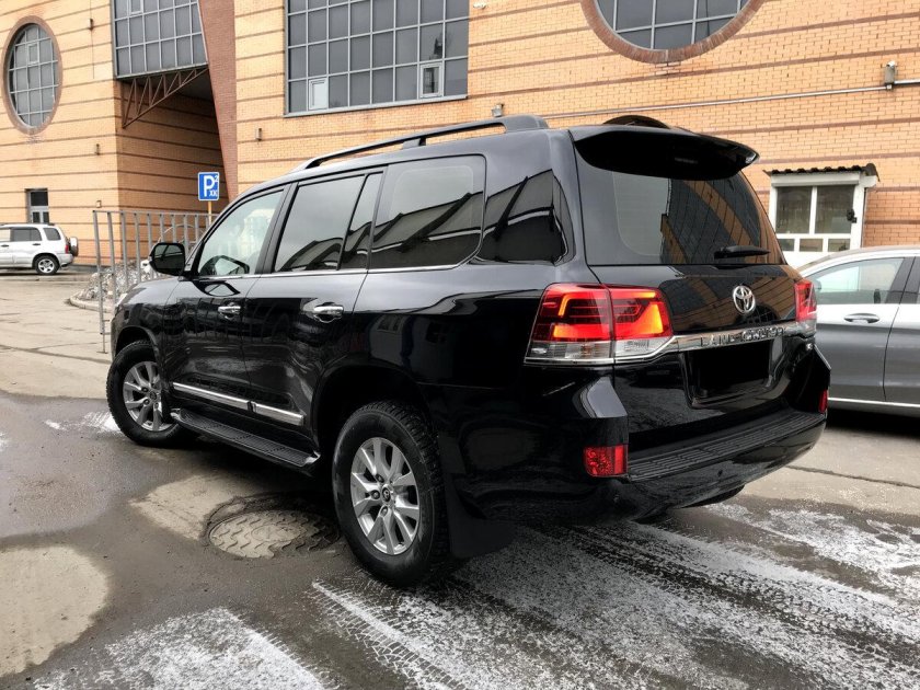 Ленд Крузер 200 черный тонированный